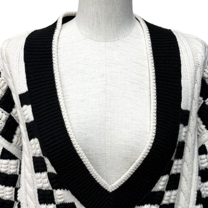 Chanel Line Stone Coco Key Knit Neck Cashmere Sweater Off White Black 42 — view 4
