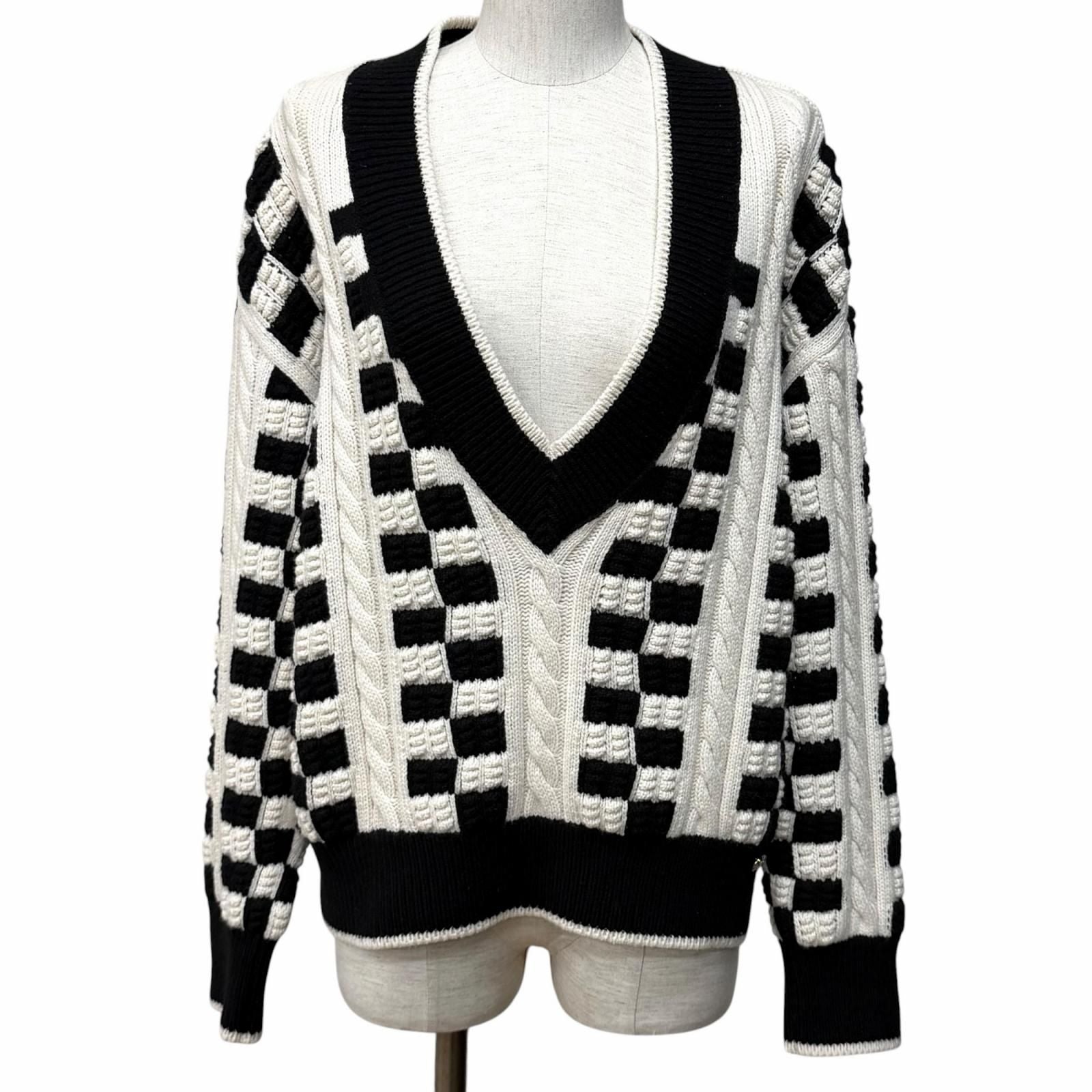 Chanel Line Stone Coco Key Knit Neck Cashmere Sweater Off White Black 42