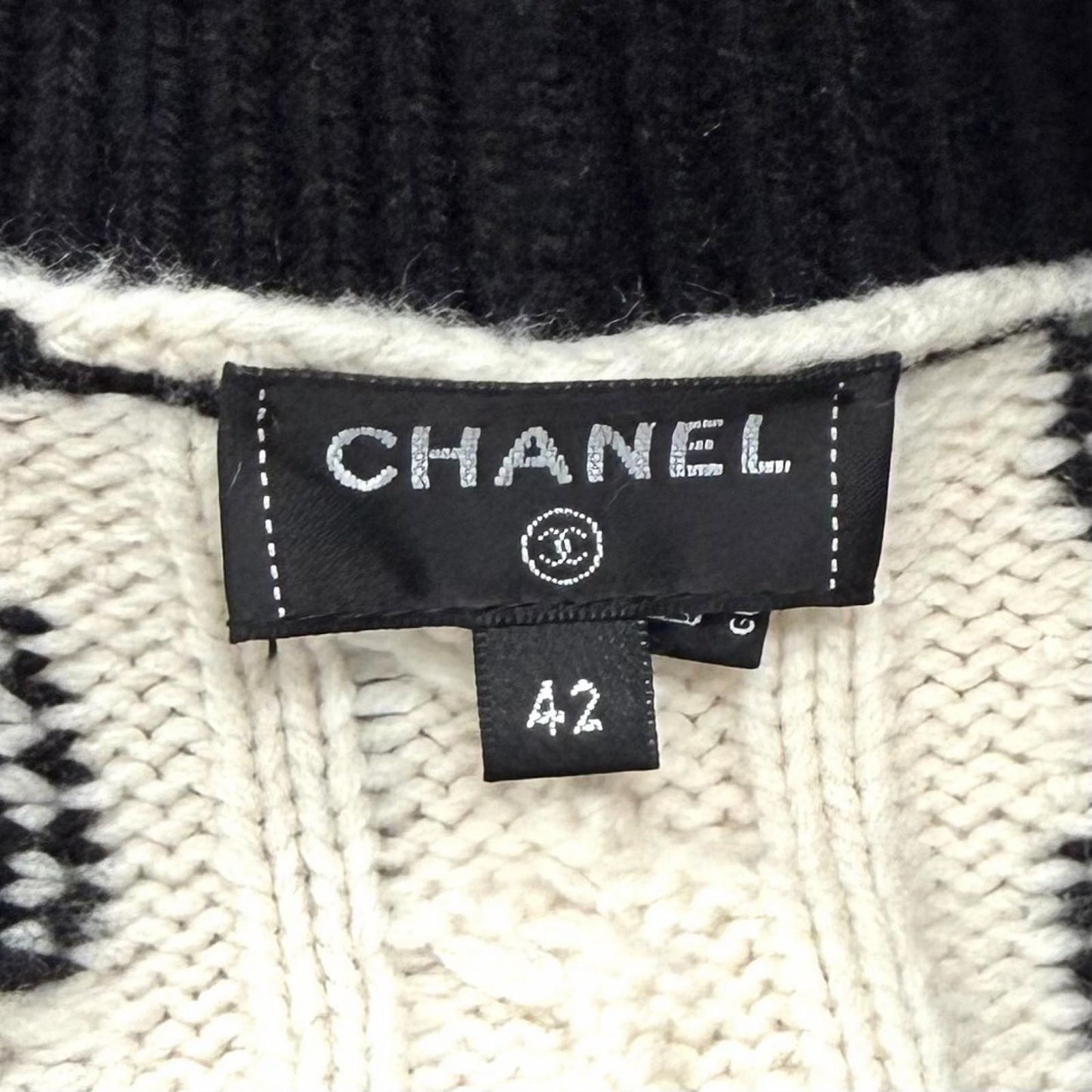 Chanel Line Stone Coco Key Knit Neck Cashmere Sweater Off White Black 42 — view 6