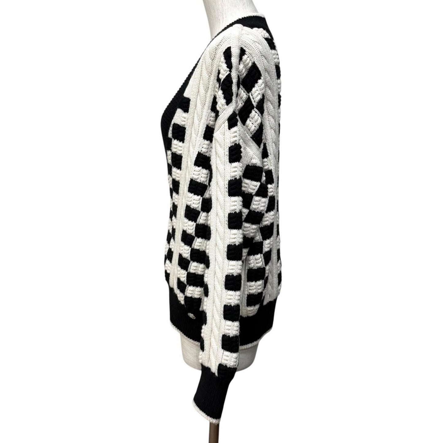 Chanel Line Stone Coco Key Knit Neck Cashmere Sweater Off White Black 42 — view 2