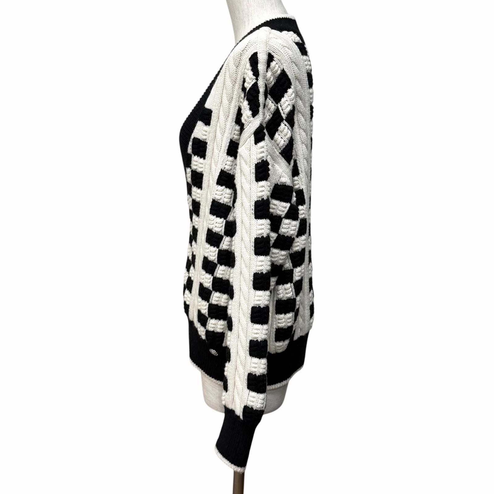 Chanel Line Stone Coco Key Knit Neck Cashmere Sweater Off White Black 42 — view 2
