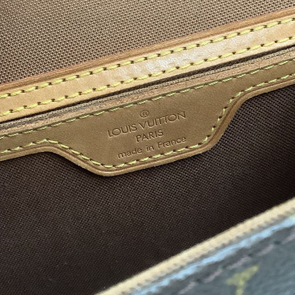 Louis Vuitton Monogram le Shoulder Bag — view 9