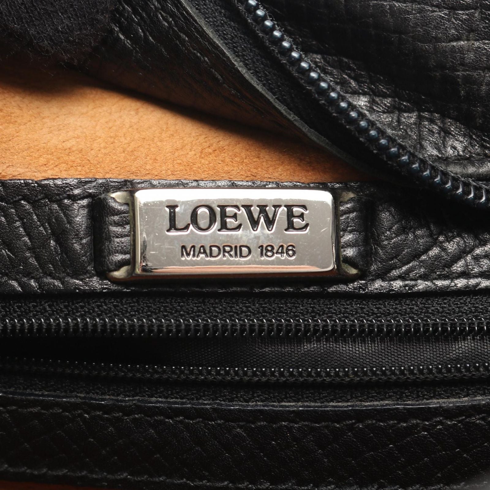 Loewe Shoulder Bag Black Leather — view 4