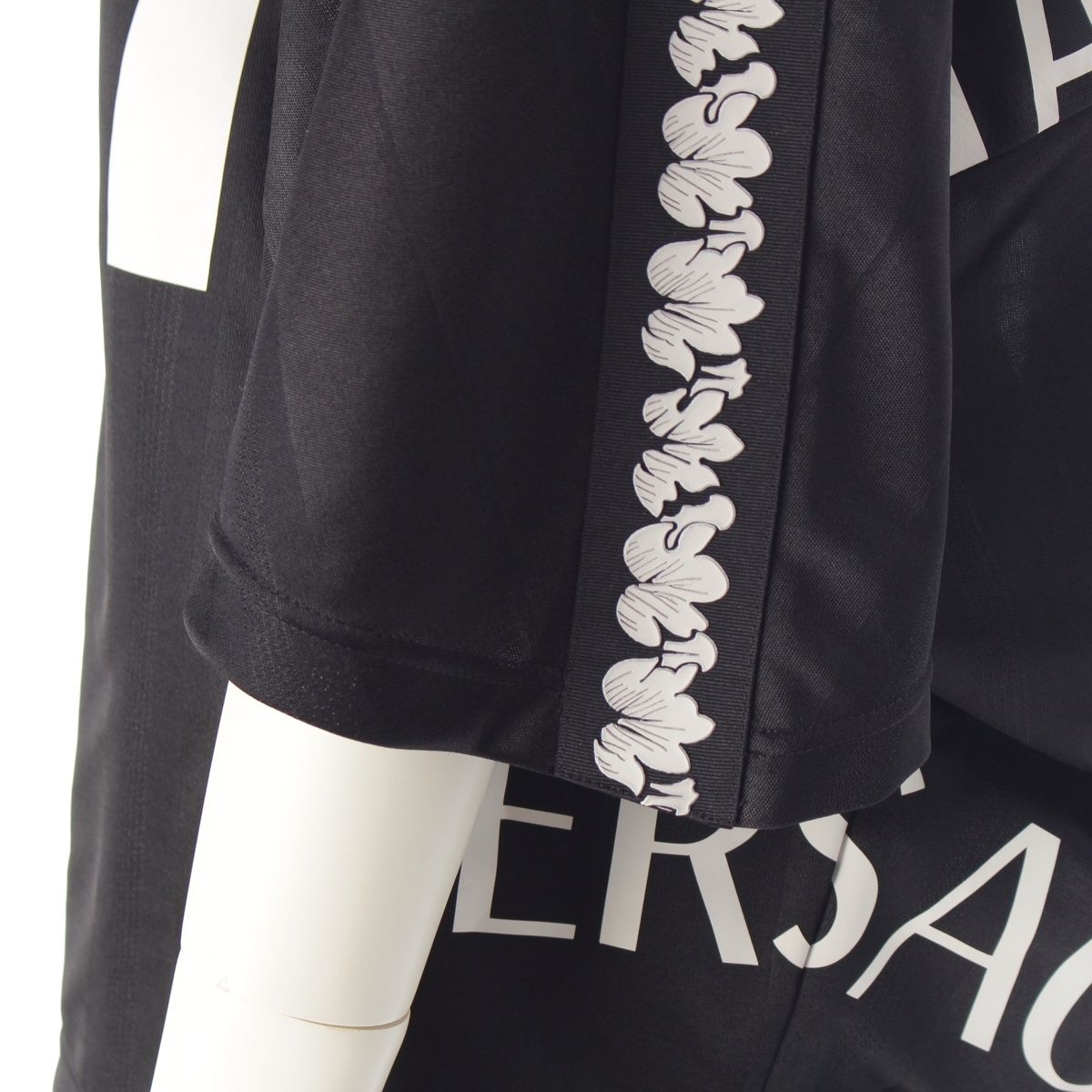 Versace Logo Contrast T-Shirt — view 7