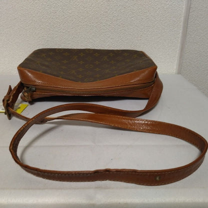 Louis Vuitton Sac Bandouliere 30 Monogram Shoulder Bag — view 7