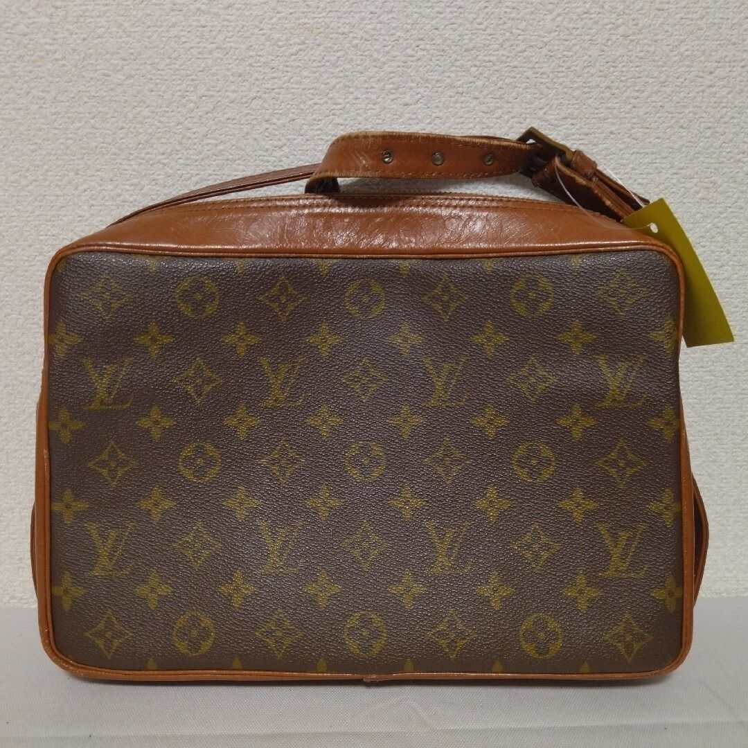 Louis Vuitton Sac Bandouliere 30 Monogram Shoulder Bag — view 2