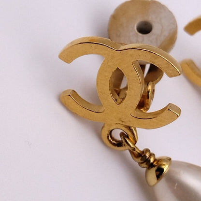 Chanel Earrings CC Logo Gold Faux Pearl — view 4