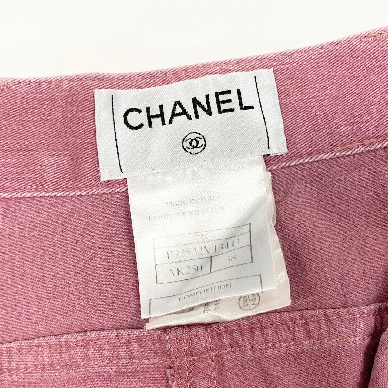Chanel E1 CC Logo Quilted Cropped Length Denim 38 Pink Jeans — view 9