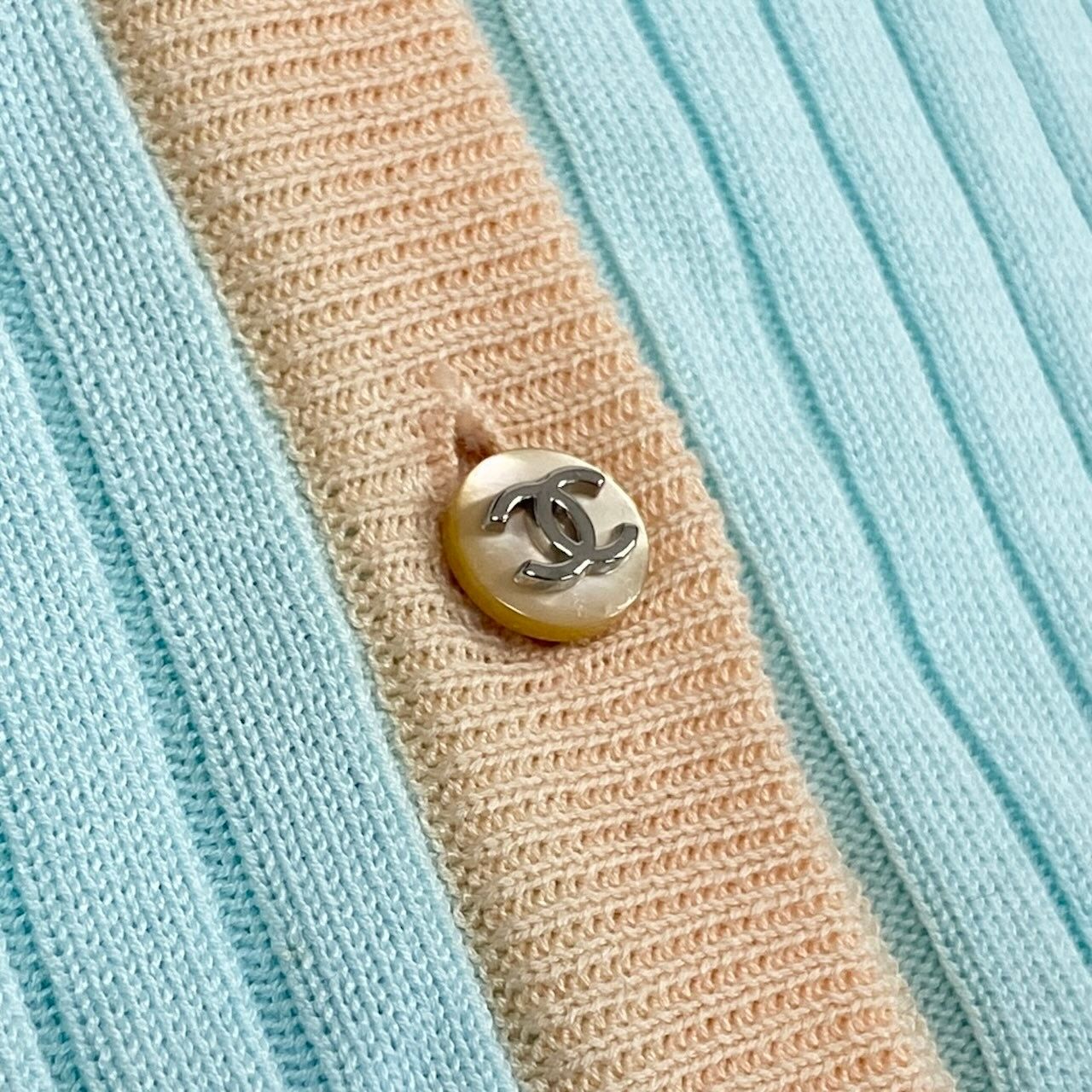 Chanel Ce1 Rib Knit Vest CC Logo Button Bicolor 40 Light Blue Light Beige Cotton — view 7