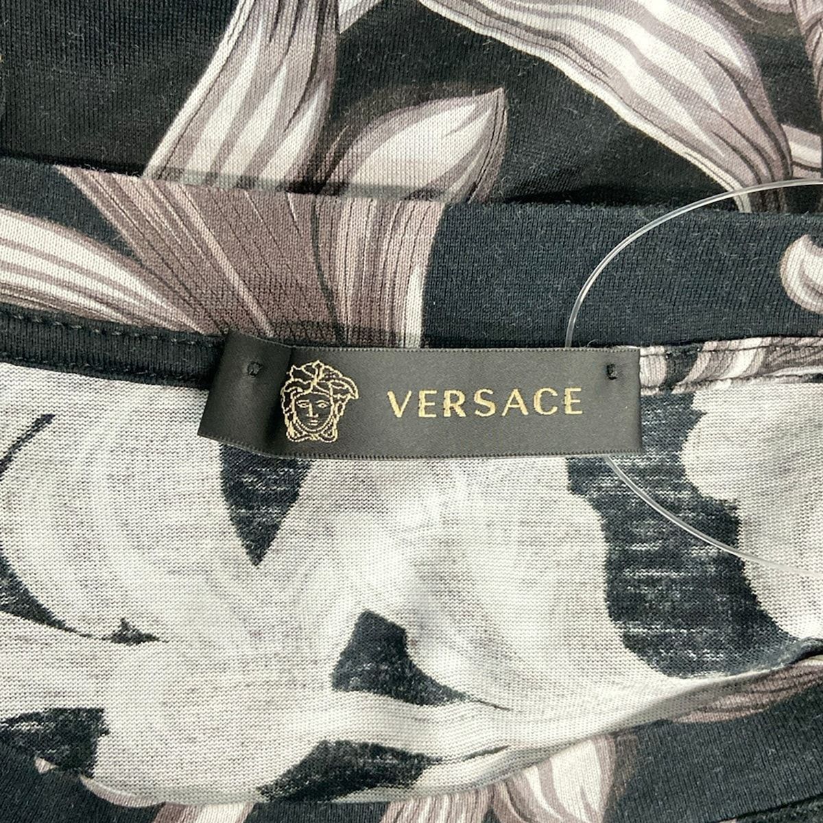 Versace Short Sleeve T-Shirt M Black Gray Multi Crew Neck All Over Pattern — view 3