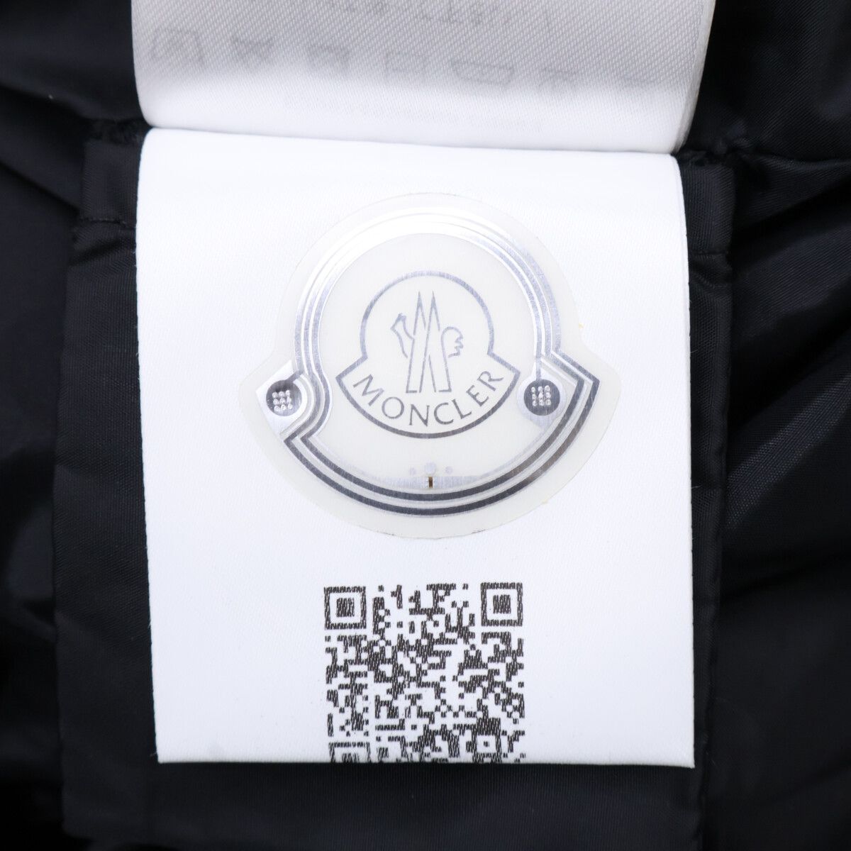 Moncler Betulong Hooded Down Jacket Coat — view 9