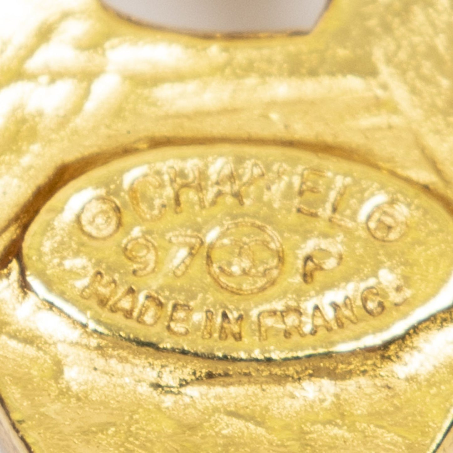 Chanel CC Quattro Foil Knot Brooch Gold Plated — view 3