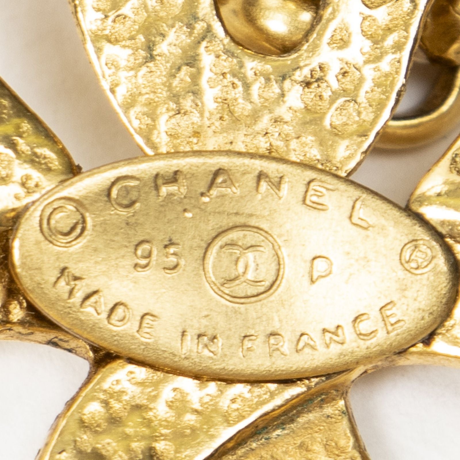 Chanel CC Logo Clover Pendant Chain Necklace Gold Plated — view 3