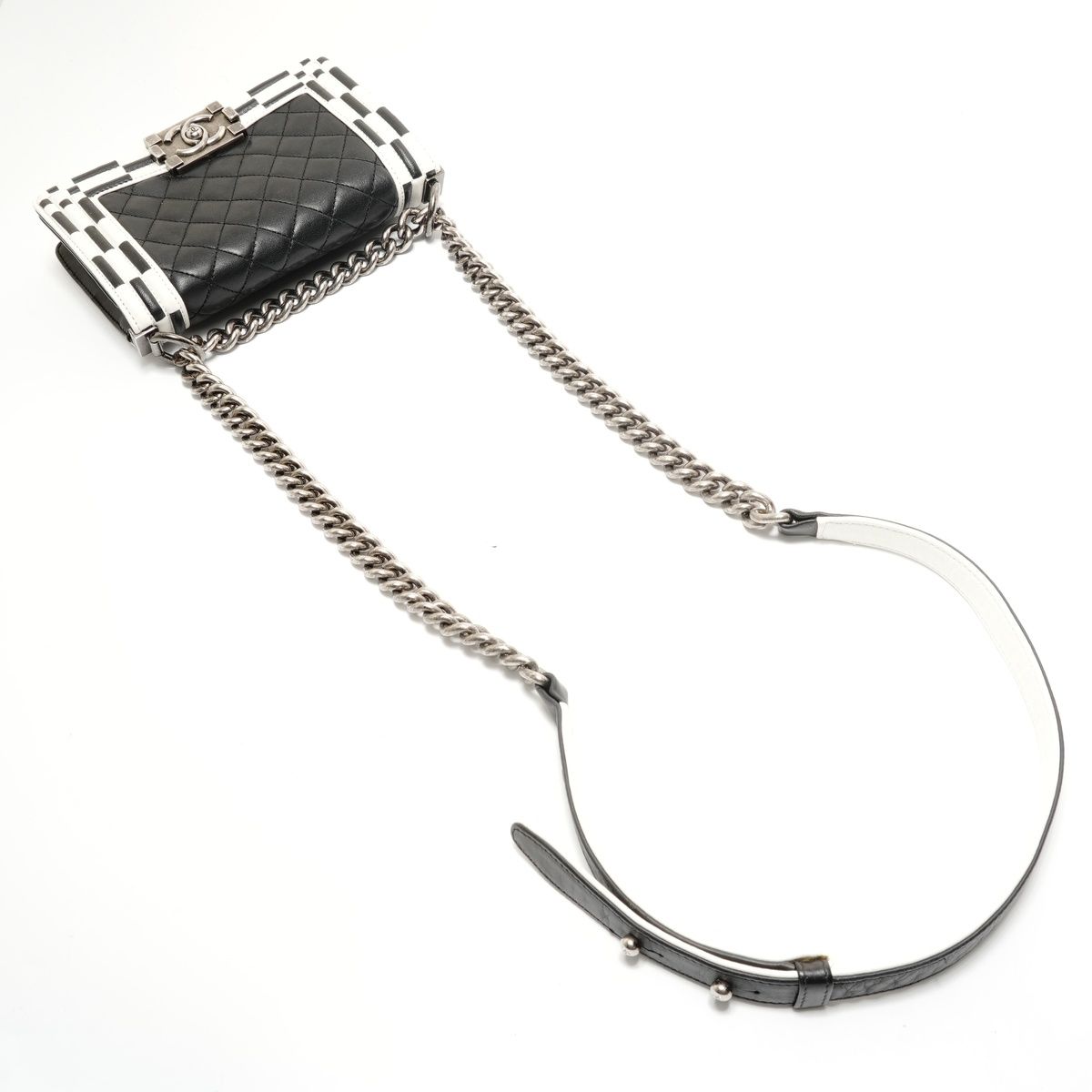 Chanel Shoulder Bag Boy No 19 — view 8
