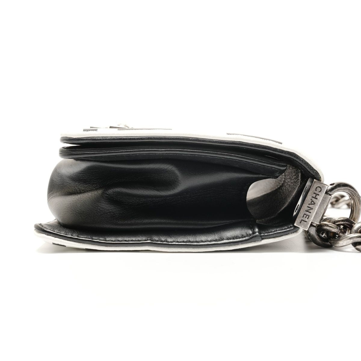 Chanel Shoulder Bag Boy No 19 — view 4