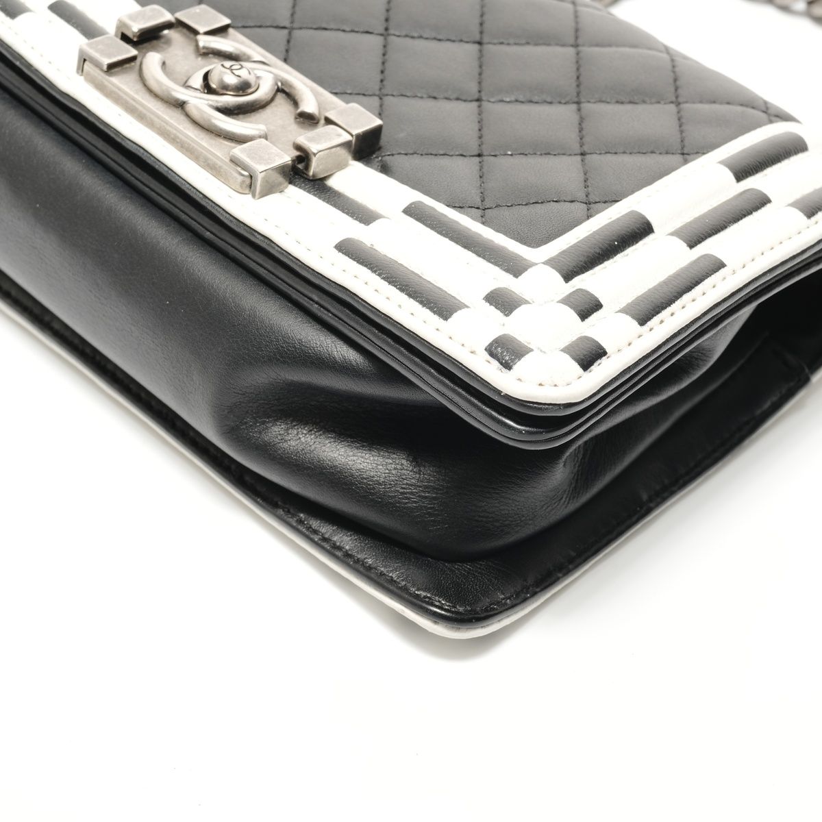 Chanel Shoulder Bag Boy No 19 — view 6