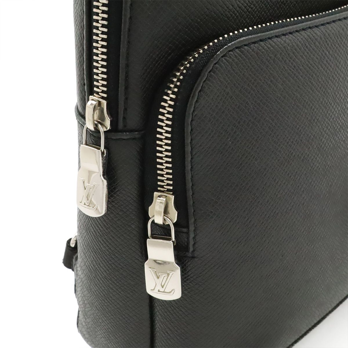 Louis Vuitton Taiga Avenue Sling Bag Leather Noir Black — view 7