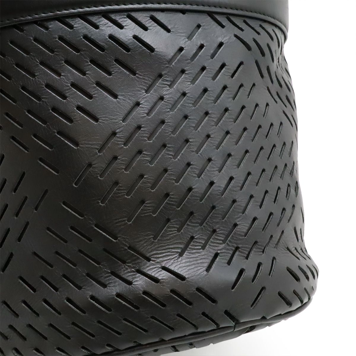 Bottega Veneta Drawstring Bucket Bag Crossbody Leather Black — view 9