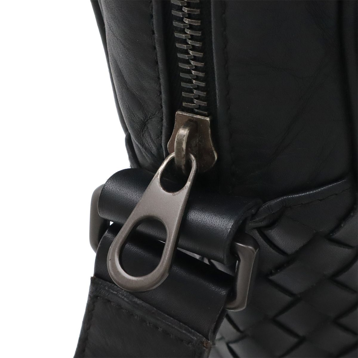Bottega Veneta Intrecciato Shoulder Bag Pochette Leather Black — view 6