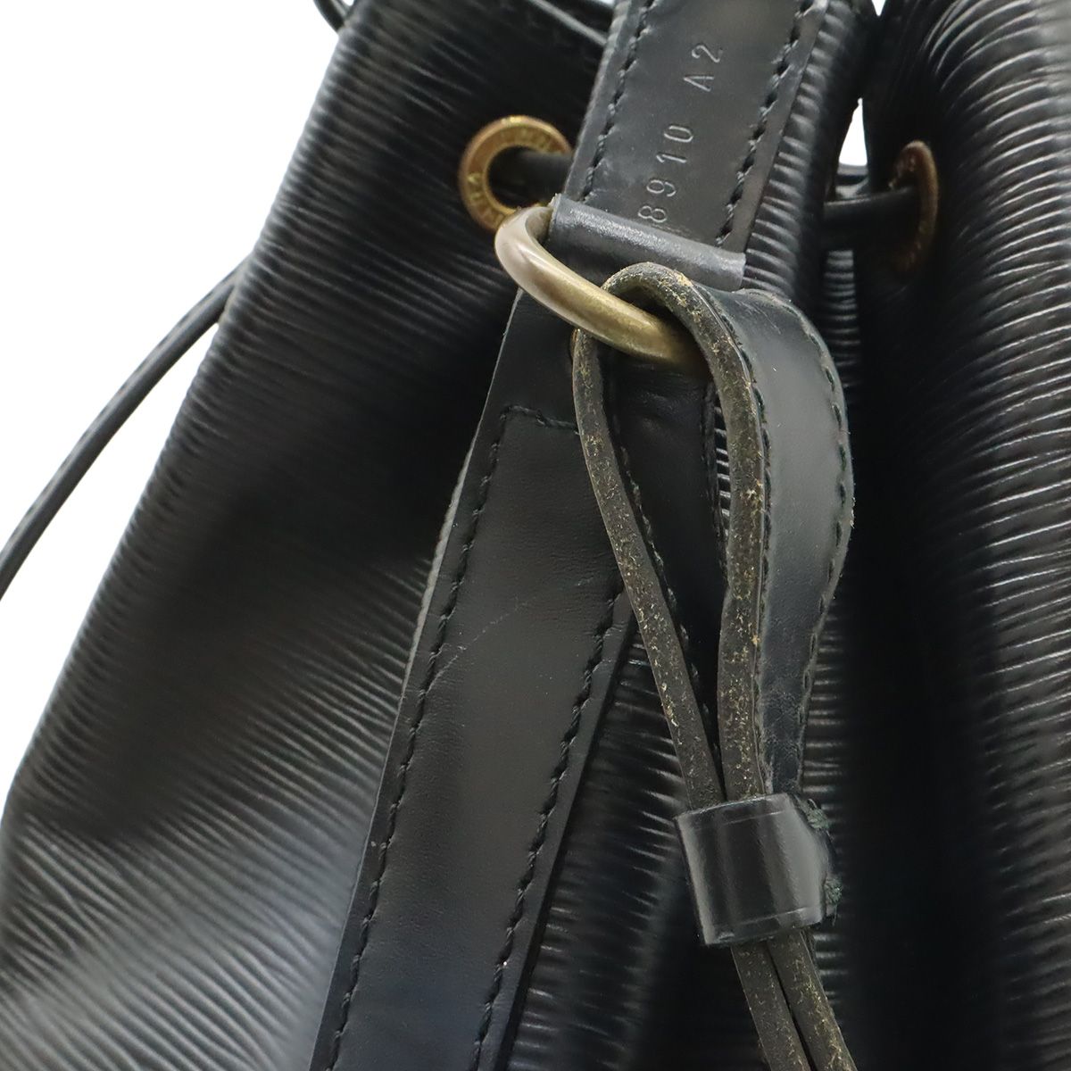 Louis Vuitton Epi Petit Noir Shoulder Bag Drawstring Black — view 8