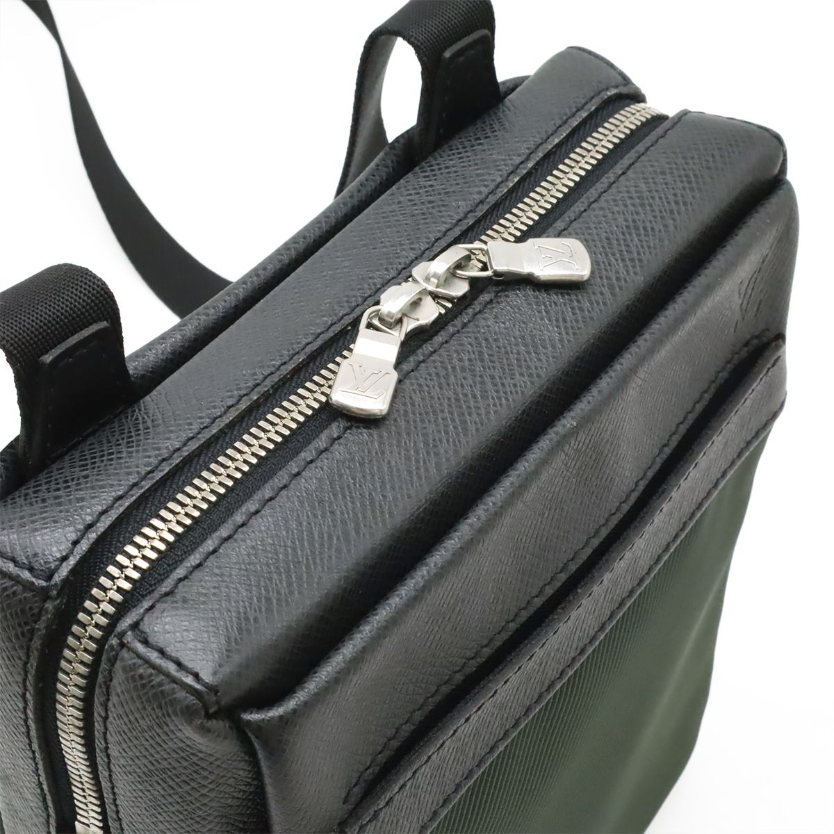 Louis Vuitton Taiga Sayan Shoulder Bag Crossbody Leather Canvas Ardoise Black — view 6