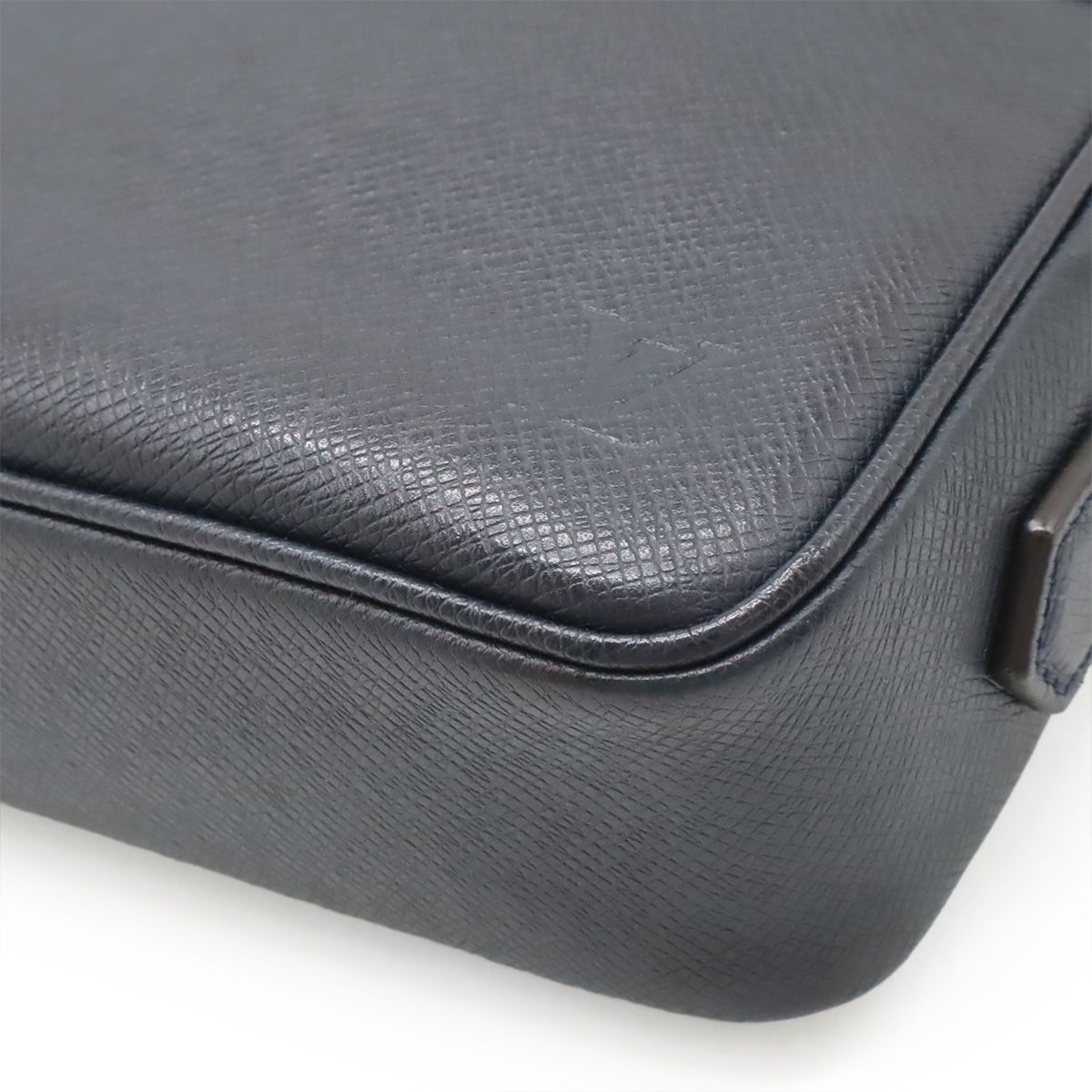Louis Vuitton Taiga Pochette Kasai Clutch Handbag Blue Marine Navy — view 3