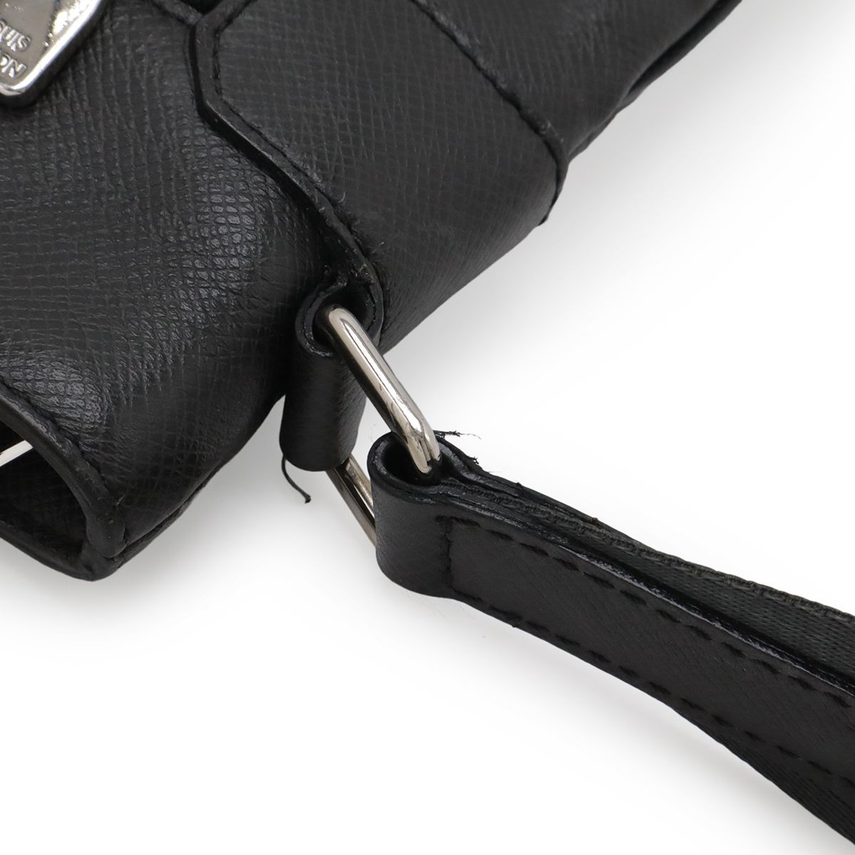 Louis Vuitton Taiga Sasha Shoulder Bag Crossbody Depth Leather Ardoise Black — view 6