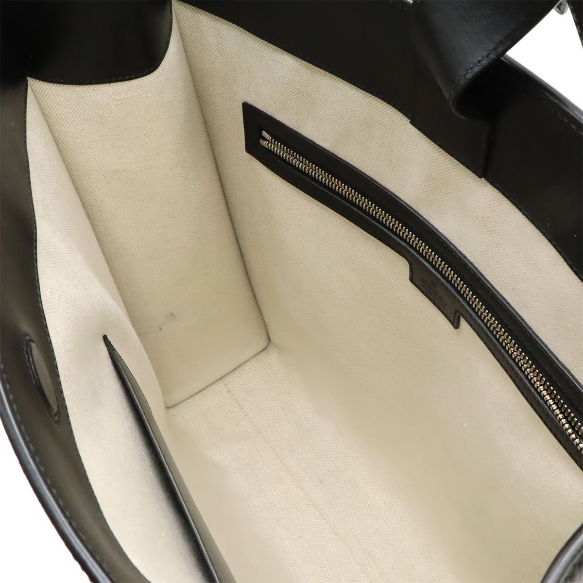 Gucci GG Embossed Tote Vertical Leather Black Silver — view 6