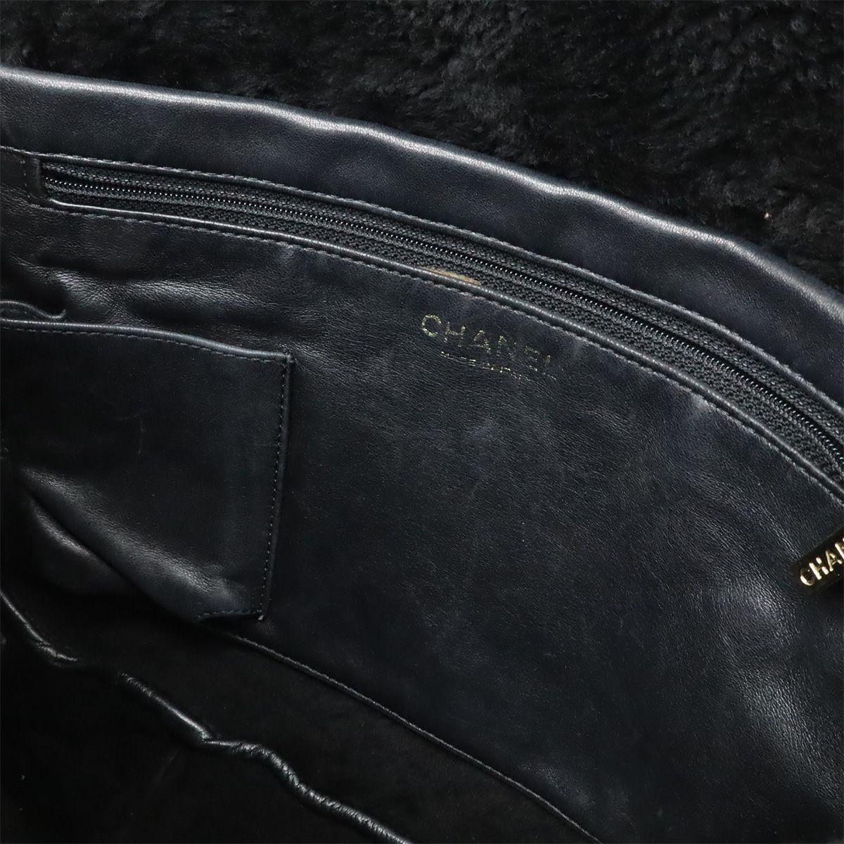 Chanel CC Logo Shoulder Bag Crossbody Shearling Leather Boa Black Gold — view 7