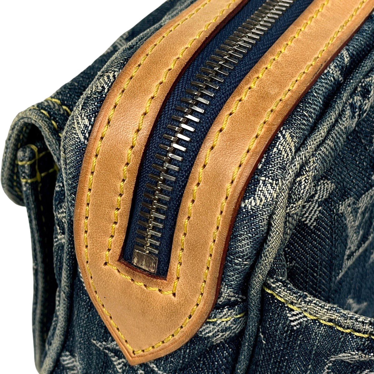 Louis Vuitton Bum Bag Monogram Denim Blue — view 9