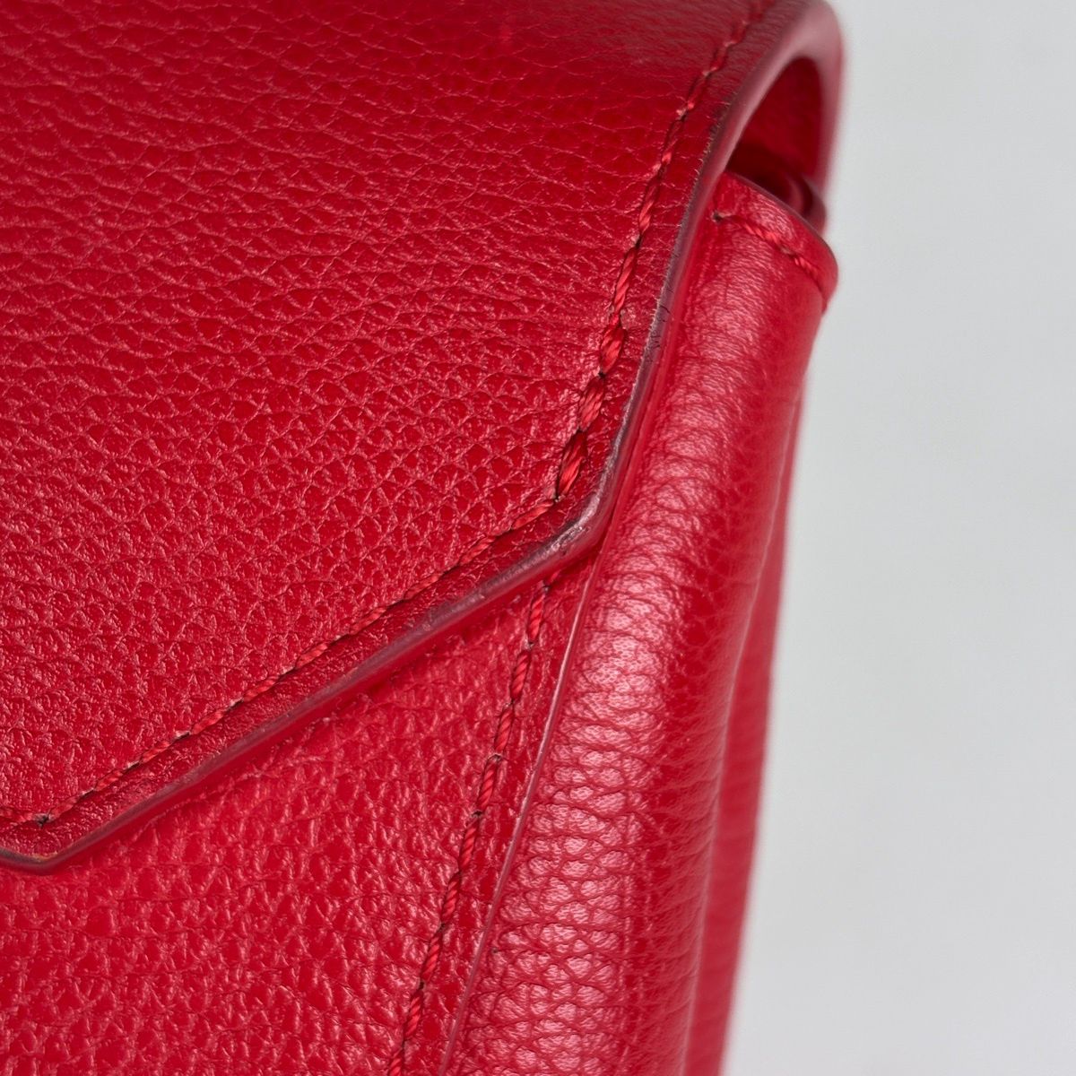 Louis Vuitton Lockme 2-Way Shoulder Bag Leather Ruby — view 6