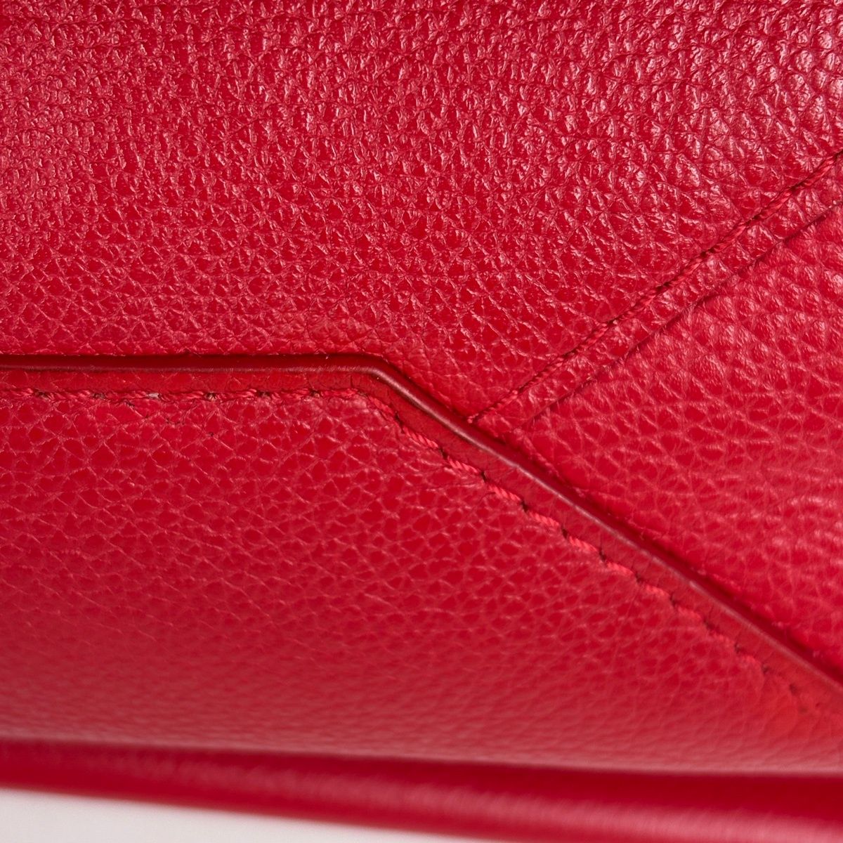 Louis Vuitton Lockme 2-Way Shoulder Bag Leather Ruby — view 4