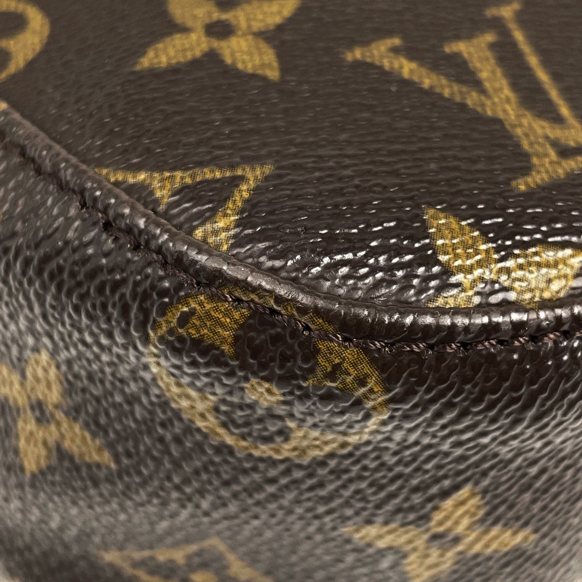 Louis Vuitton Looping MM Shoulder Bag Monogram Brown — view 3