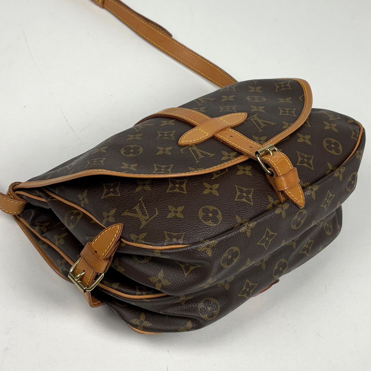 Louis Vuitton Saumur 30 Crossbody Shoulder Bag Monogram Brown — view 2