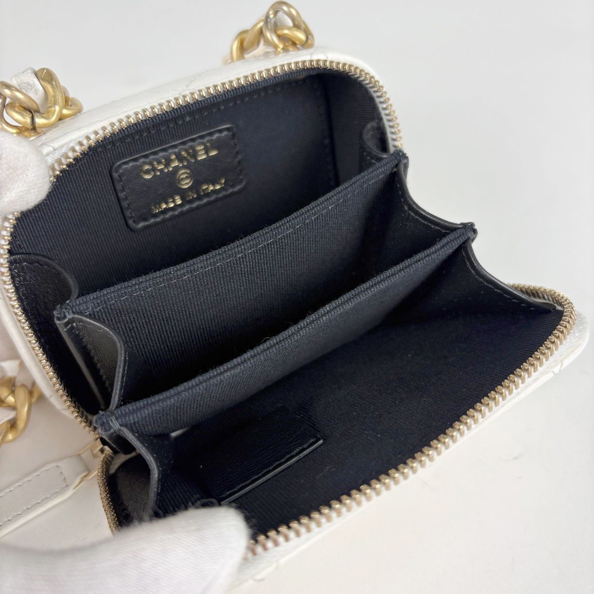 Chanel CC Logo Chain Shoulder Bag Quilted Mini Coin Purse Leather White — view 9