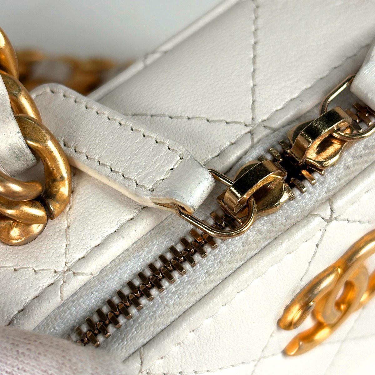 Chanel CC Logo Chain Shoulder Bag Quilted Mini Coin Purse Leather White — view 6