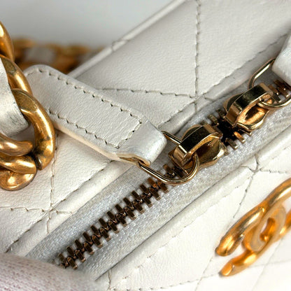 Chanel CC Logo Chain Shoulder Bag Quilted Mini Coin Purse Leather White — view 6
