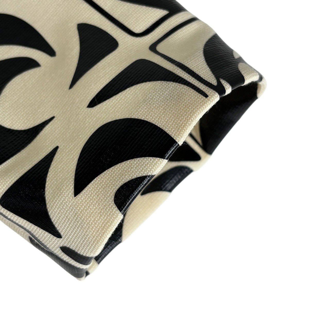 Chanel CC Logo Button Dress Flower All Over Pattern Skirt Wool White Black — view 5
