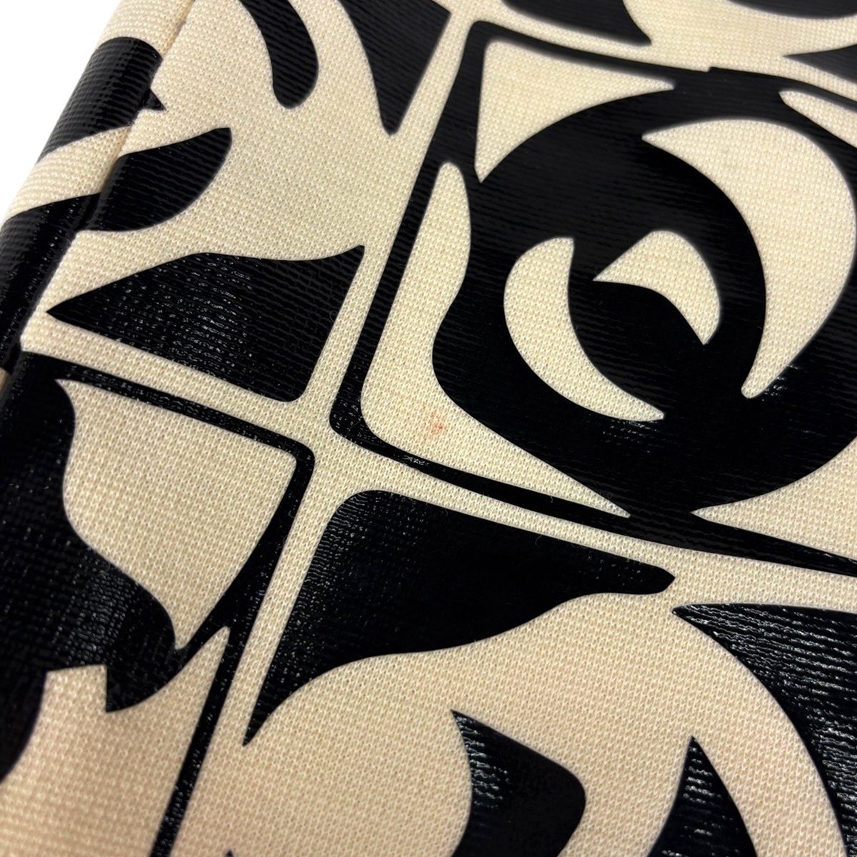 Chanel CC Logo Button Dress Flower All Over Pattern Skirt Wool White Black — view 4