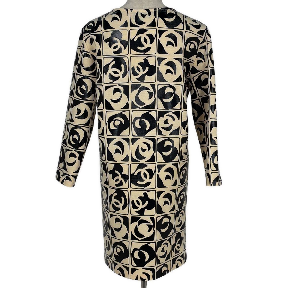 Chanel CC Logo Button Dress Flower All Over Pattern Skirt Wool White Black — view 3