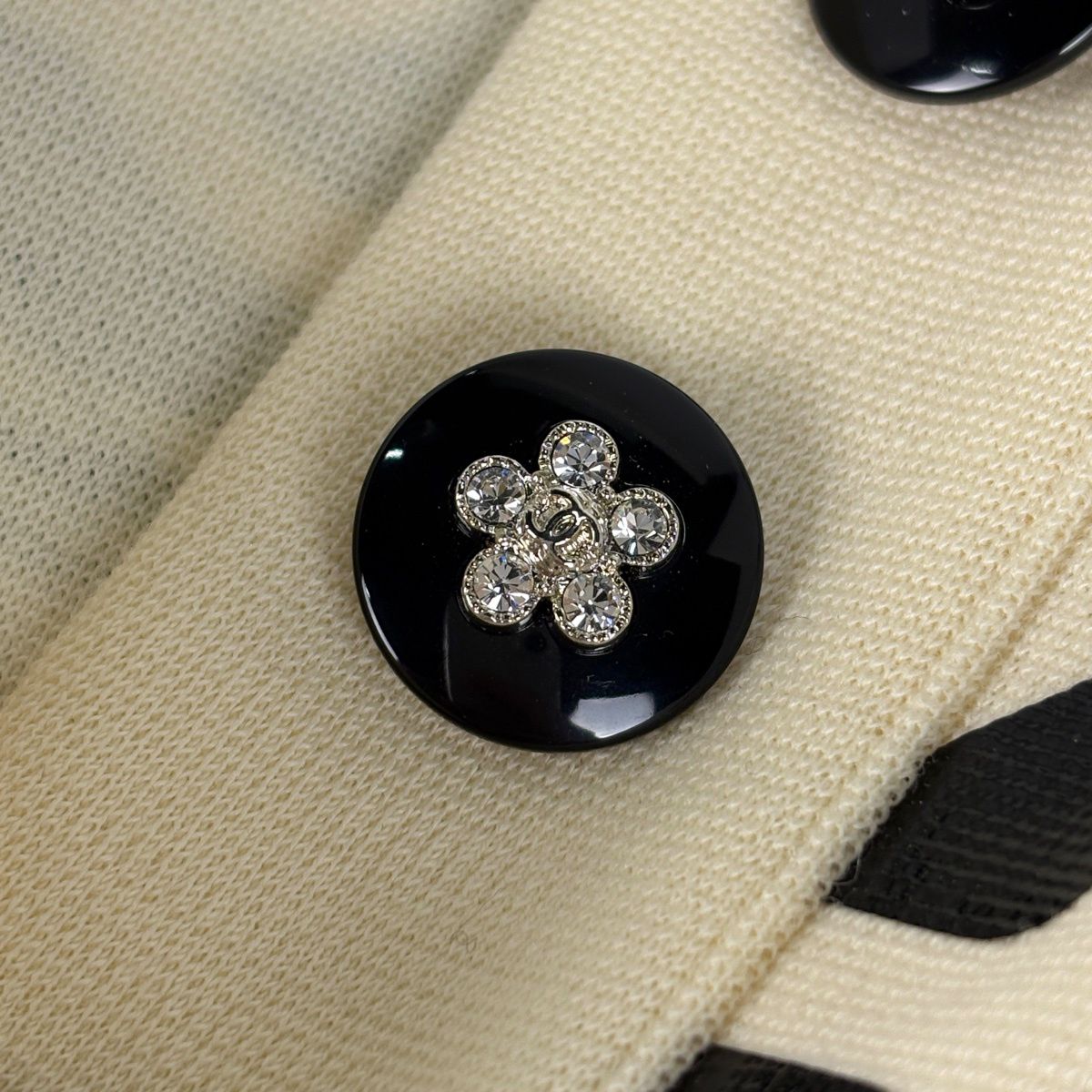 Chanel CC Logo Button Dress Flower All Over Pattern Skirt Wool White Black — view 7