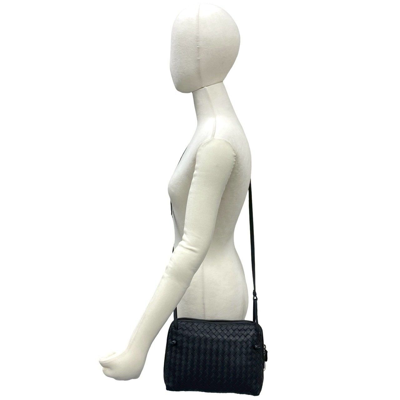 Bottega Veneta Intrecciato Leather Shoulder Bag Pochette Crossbody Dark Navy — view 2