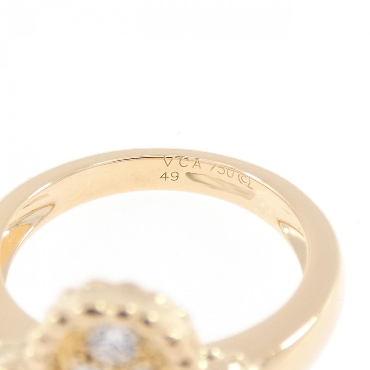 Van Cleef & Arpels Vintage Alhambra Ring — view 4