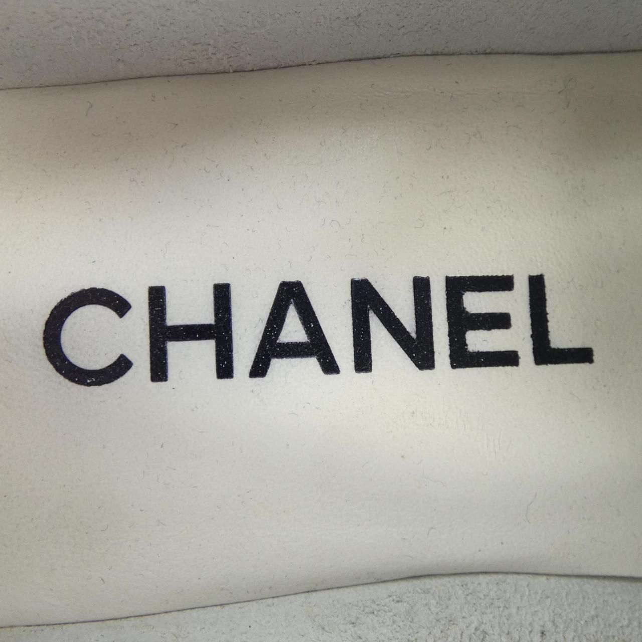 Chanel Loafers Shoes White — view 6