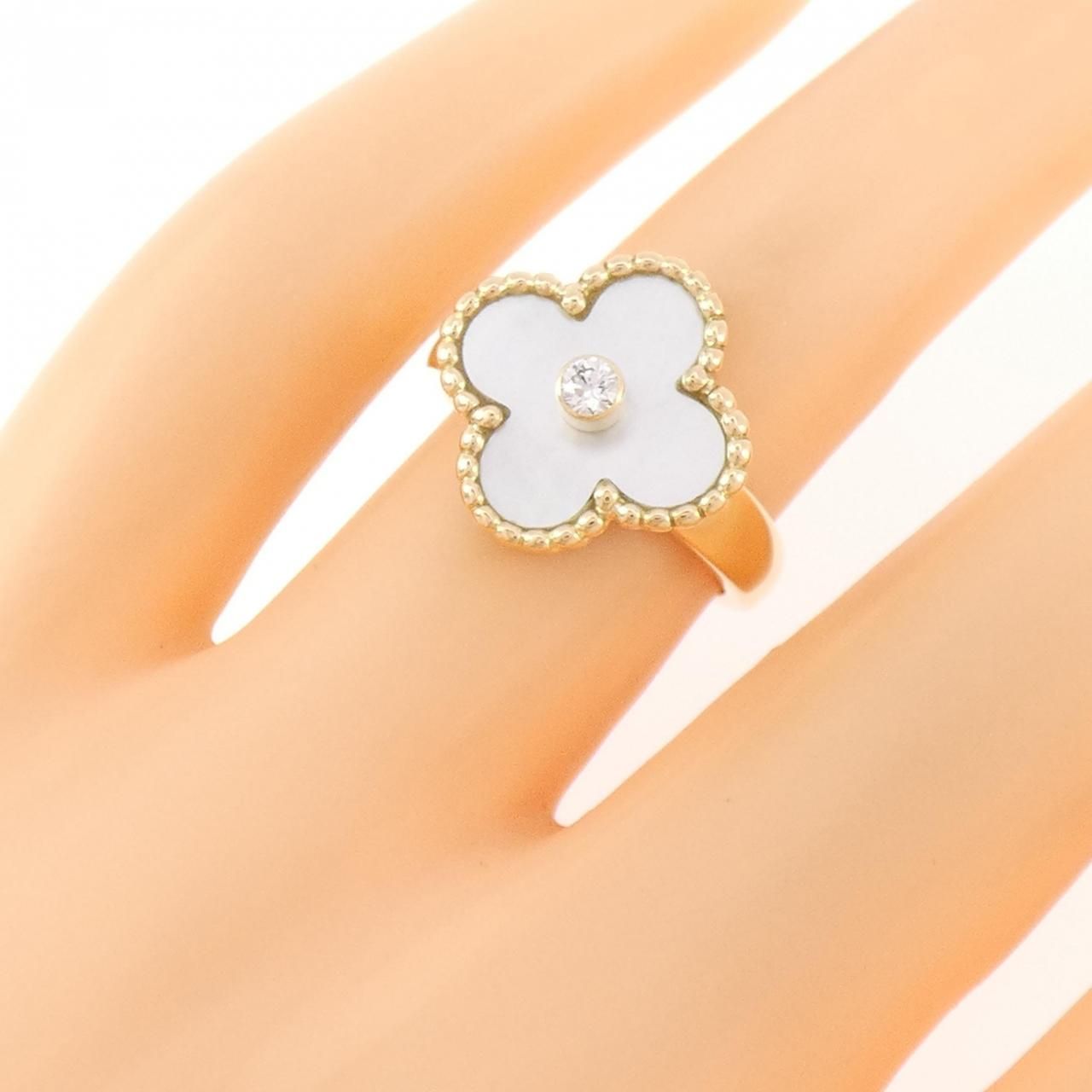 Van Cleef & Arpels Vintage Alhambra Ring — view 5