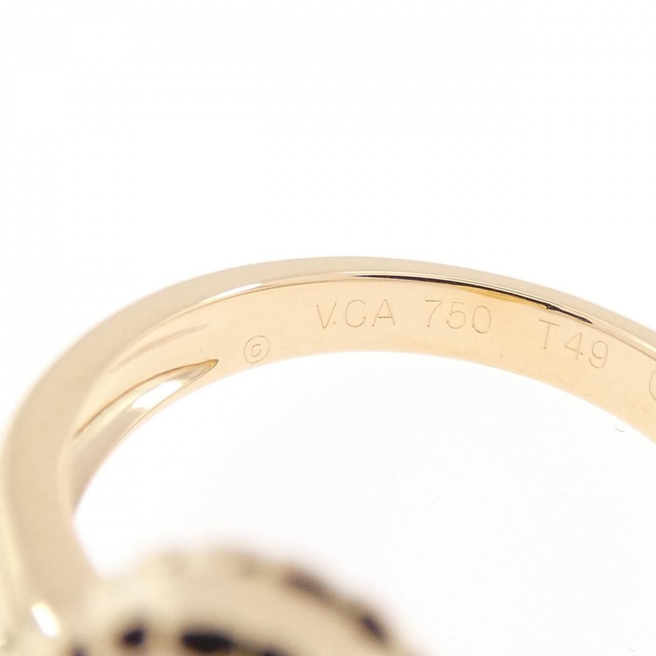 Van Cleef & Arpels Vintage Alhambra Ring — view 4