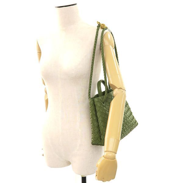 Bottega Veneta Small Andiamo Messenger Bag — view 9