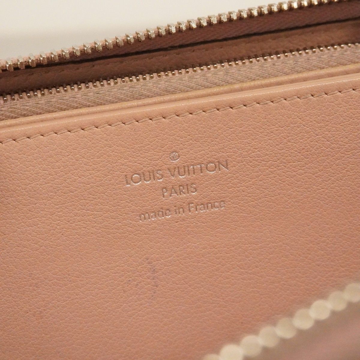 Louis Vuitton Wallet Mahina Zippy Magnolia — view 4
