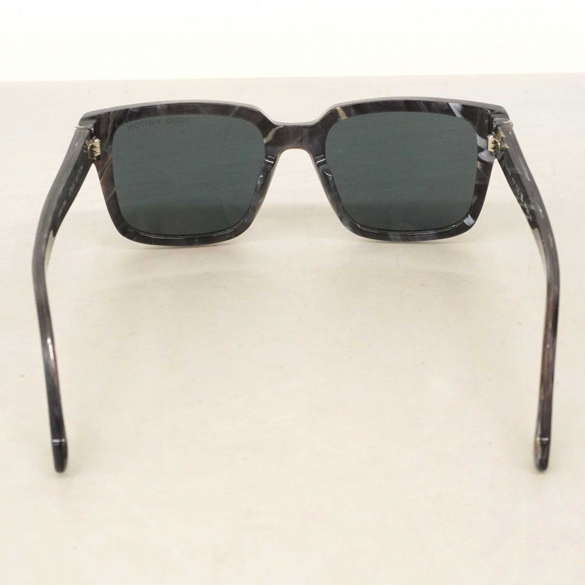 Louis Vuitton Sunglasses LV Glide Square Gray Navy Eyewear — view 8