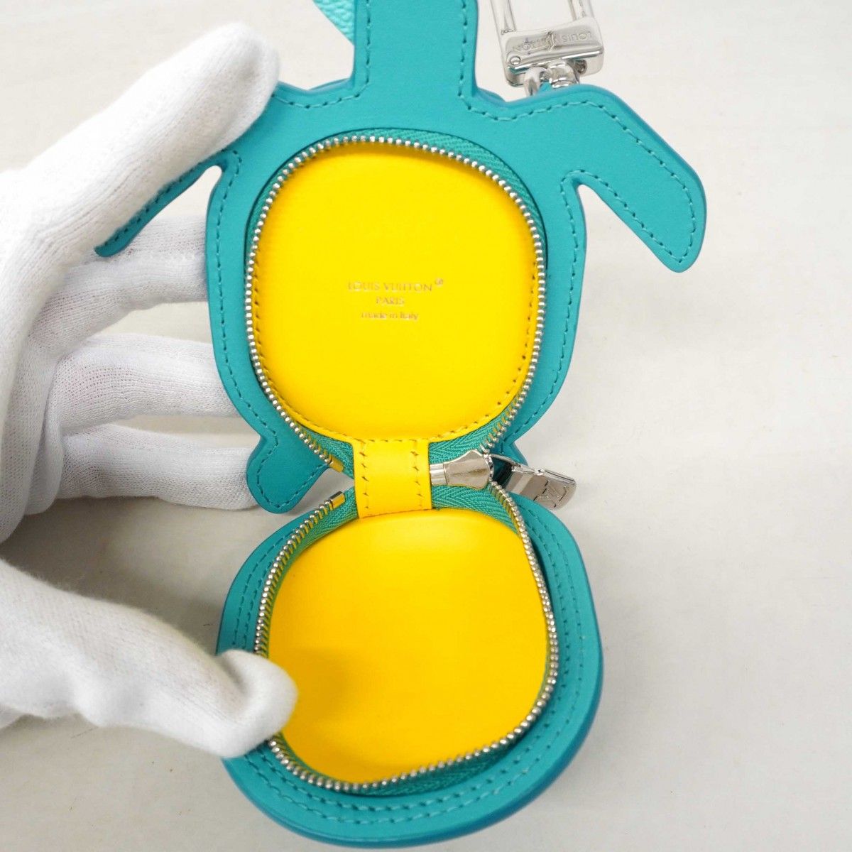 Louis Vuitton Key Holder Charm LV Turtle Turquoise — view 4